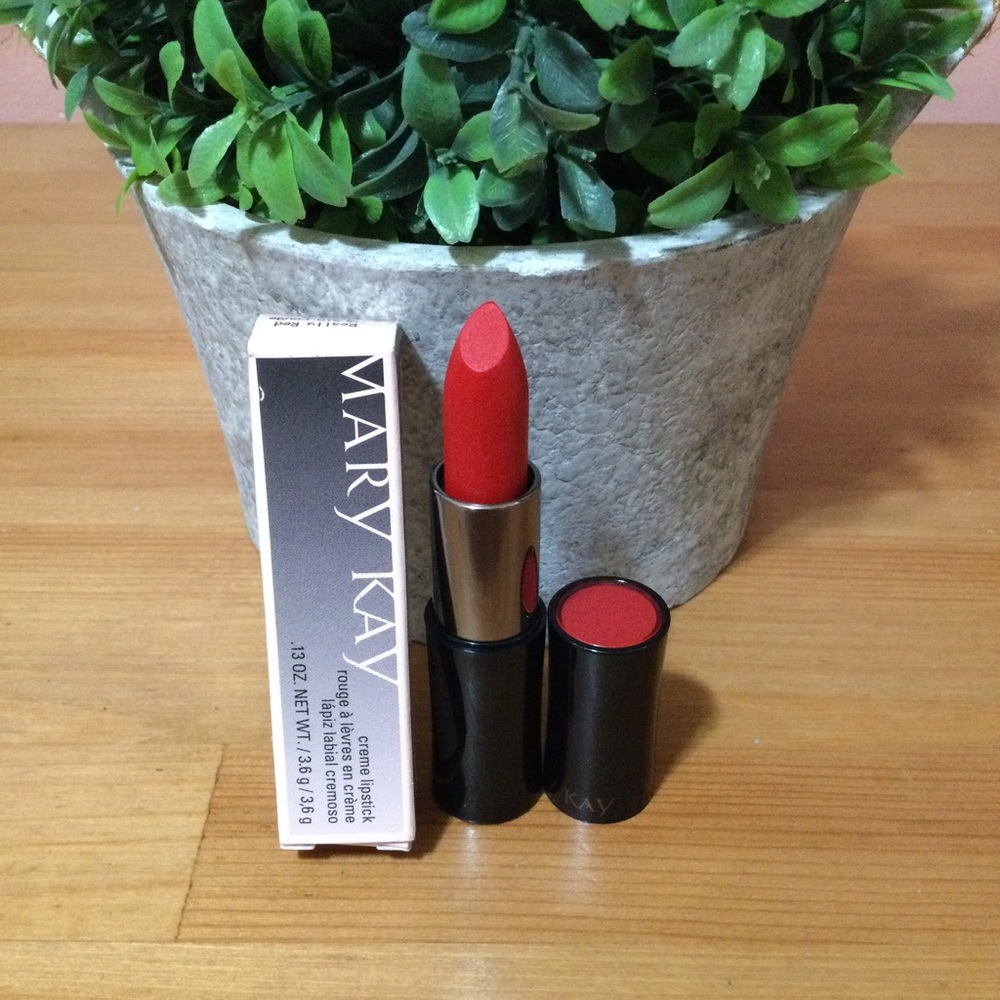 Mary Kay Really Red Crème Lipstick
